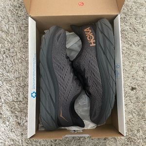 Womens HOKA clifton 8